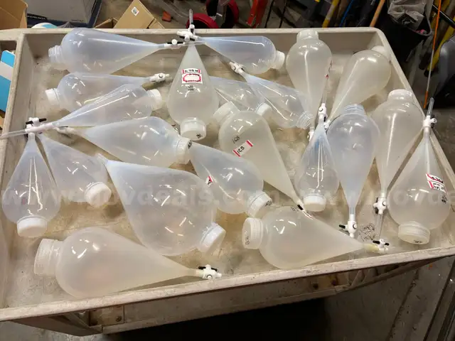 Lot of Plastic Separatory Funnels  ~21 pcs Mixed Materials (Nalgene PP/HDPE &#x26; FEP/PTFE), ~500 mL&#x2013;1 L