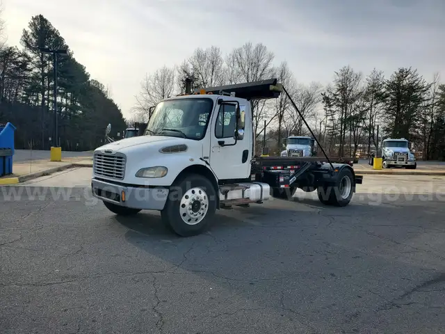 2007 Freightliner M2 106 Medium Duty Roll off Truck
