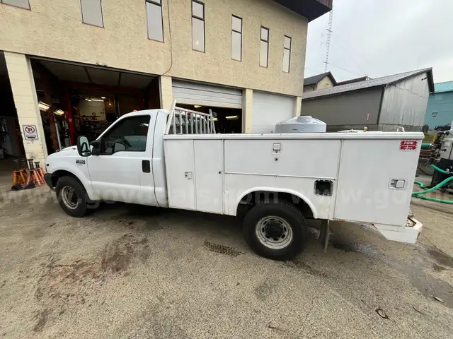 2002 Ford F-350 SD Single Cab 8ft bed with service/mechanic boxes