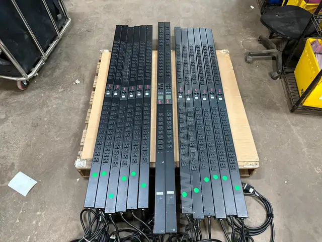 LOT OF 14 APC 24-Port Power Distribution Units - Model AP7830 AP8830 - Power Tested