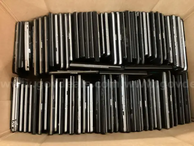 126 Dell HP Latitude ProBook EliteBook Laptops E6410 E5520 E6230 8460p 4540s ( 4 GB RAM )