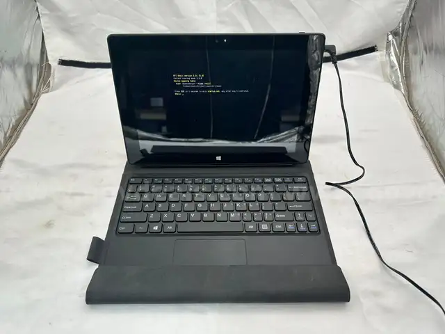 55 Unobook2Ter A100 Tablets with keyboard Intel Atom ( 2 GB RAM 64 GB RAM )