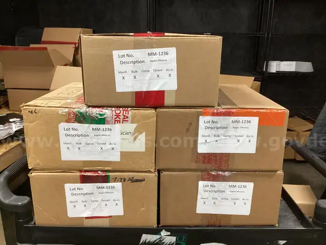 242 Apple Smartphones iPhone 8 SE 2nd Gen 64GB+