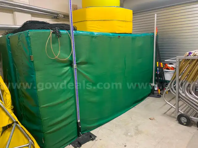 2 High Jump Mats