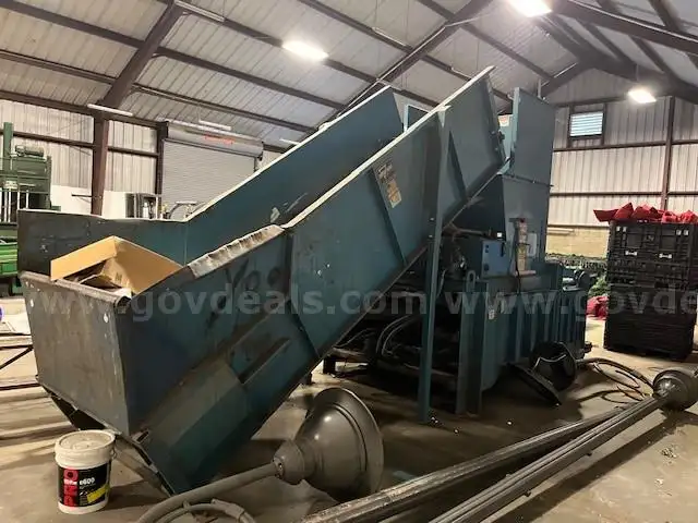 4.&#x9;Marathon Baler Model: Gemini  Serial# 842192   Conveyor Model:4813 Serial# 154603
