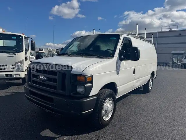 2013 FORD E250 4x2 Cargo / Utility Van