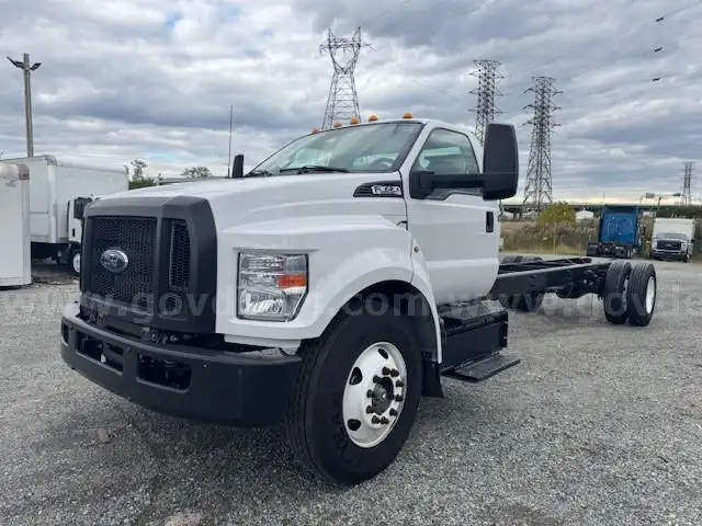 2023 Ford F650 XL 4x2 Cab &#x26; Chassis Truck DRW