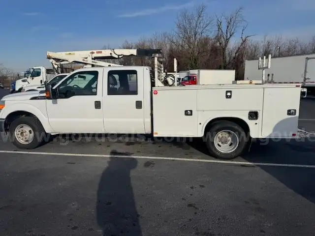 2016 FORD F350 SD Crew Cab Service Body Truck