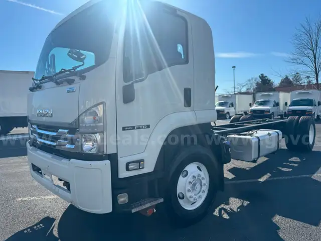 2018 ISUZU FTR CAB AND CHASSIS