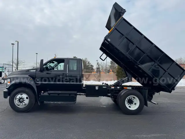 2026 FORD F650 SUPER CAB LOW MILE LANDSCAPE DUMP TRUCK