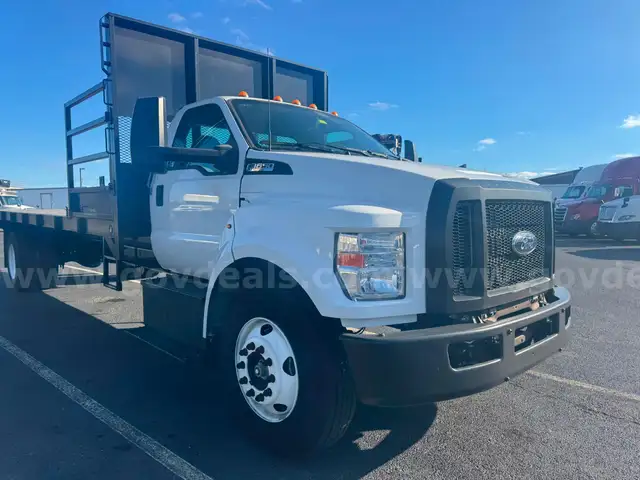 2023 FORD F650 LOW MILE 24' FLATBED