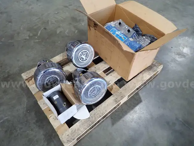 THREE FEDERAL Q SIRENS, NEW SIREN MOTOR AND ELECTRIC GENERATOR