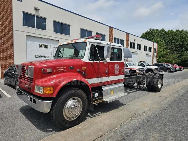 1996 International 4900 CREW CAB 246&#x22; WHEELBASE 25,000 MILES! VERY CLEAN READY TO GO!