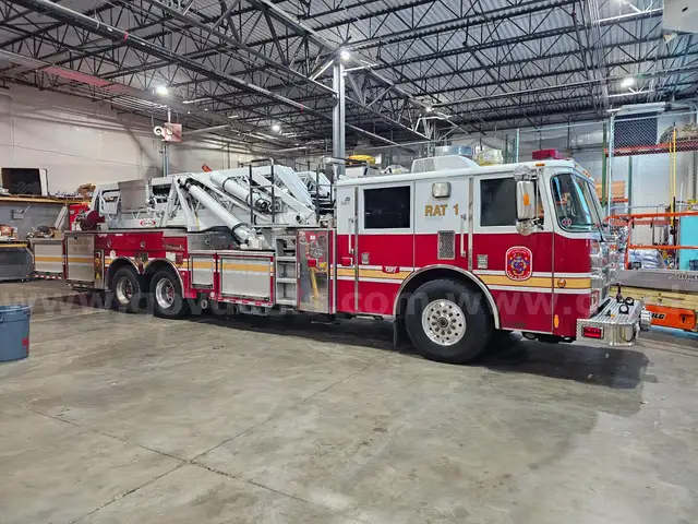 2003 Pierce Dash 95 foot mid mount aerial tower platform w/ aluminum body, NO BUCKET