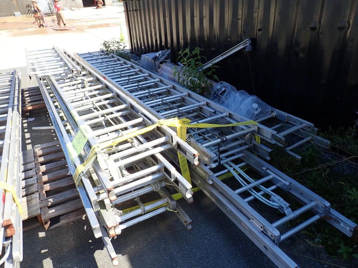 ten-10-scrap-aluminum-fire-department-ladders-twisted-broken-beam