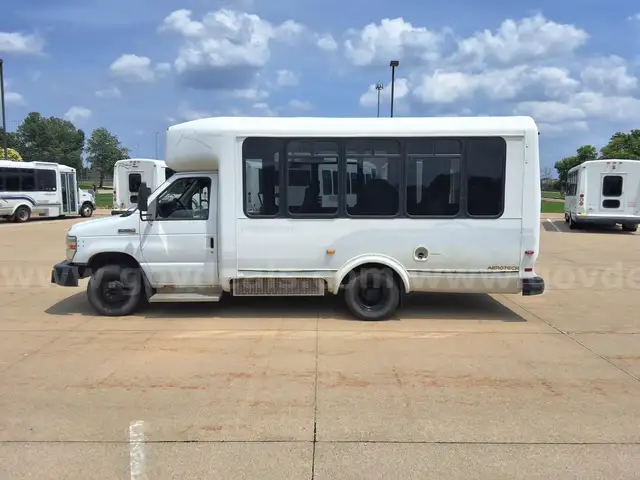 2010 Ford Econoline w/Braun Wheelchair Lift