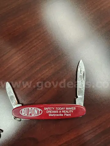 DUPONT POCKET KNIVES