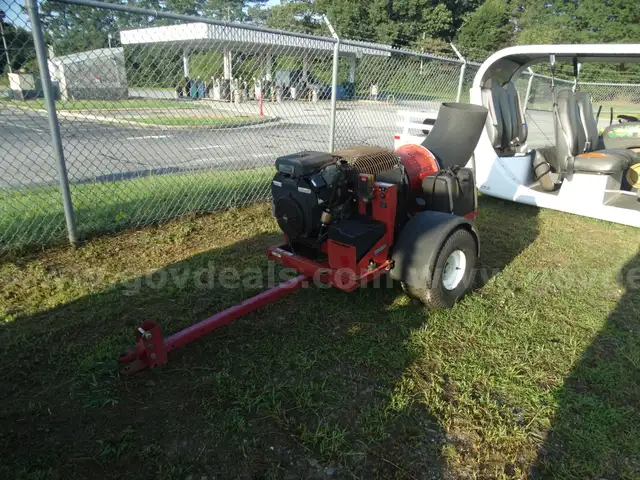 2014 TORO 44538 Pull Behind Blower