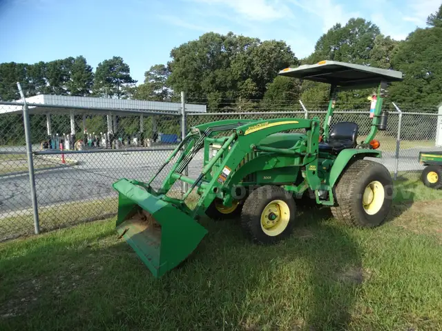 2010 John Deere 3005 Tractor