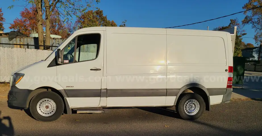 2015 Freightliner Sprinter 2500 Cargo Van diesel