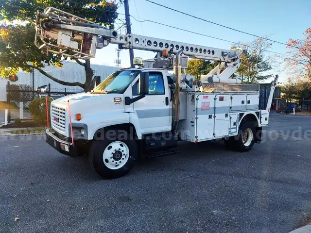 Atlec T40C mtd on  2009 GMC C8500  Cable Placer Bucket Truck