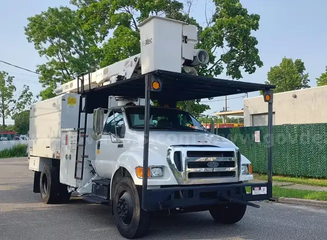 2015 Ford F-750 Forestry Bucket Truck Altec LRV756