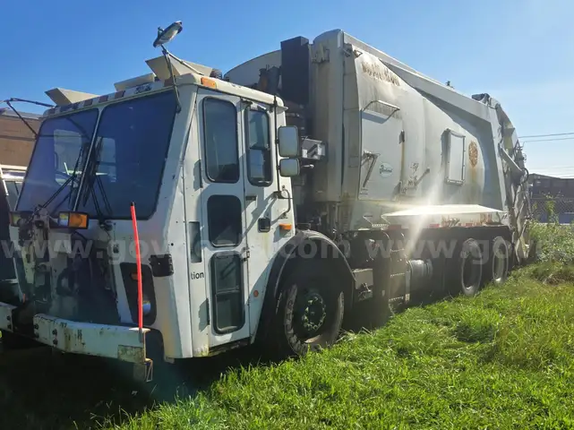 2012 Mack LEU600/Heil 25 Yard Rear Load Garbage Truck Reads 39k