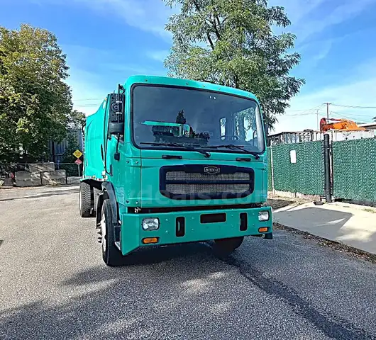 2016 Autocar Xpert Garbage Truck - Cummins, 16 Yard 87k Miles