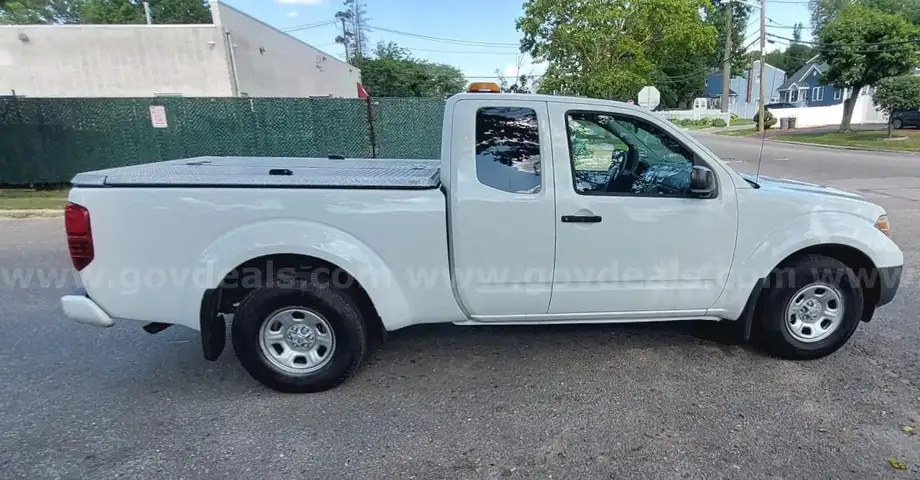 2018 Nissan Frontier King Cab extended Cab pickup truck  4Door,