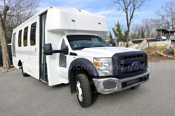 2012 Ford F550/ Camper/ 14 Passenger shuttle bus Reads 47k  miles