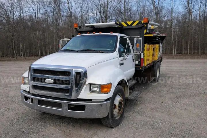 2005 Ford F-650  Attenuator ScorpionTruck, under CDL, hydraulic brakes,