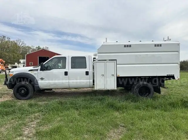 2015 Ford F550 4x4 Crew Cab Chipper Dump Truck