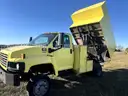2005 GMC C5500 4x4 S/A Chip Box Truck