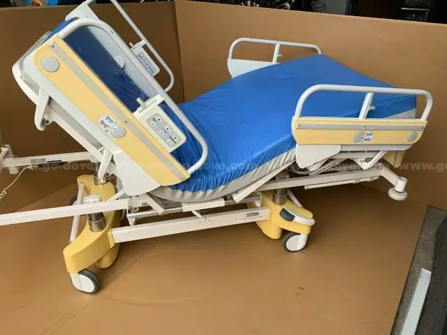50 x electric hospital beds Stiegelmeyer Vitano 4G EM4 4390 with mattress