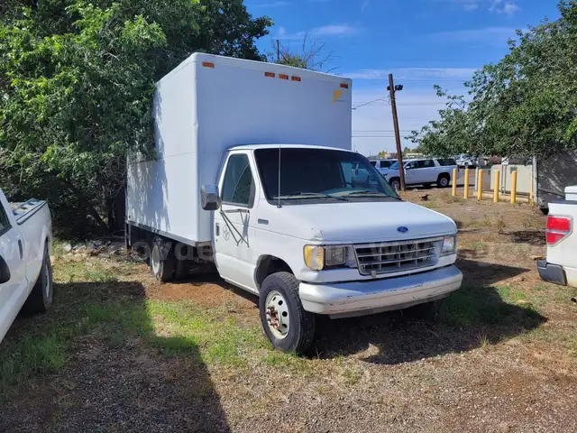1992 Ford Econoline Box Truck