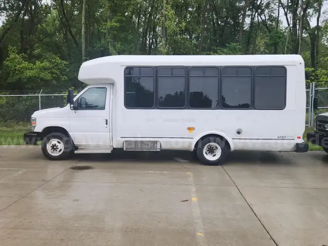 2019 Ford Econoline 12 passenger van