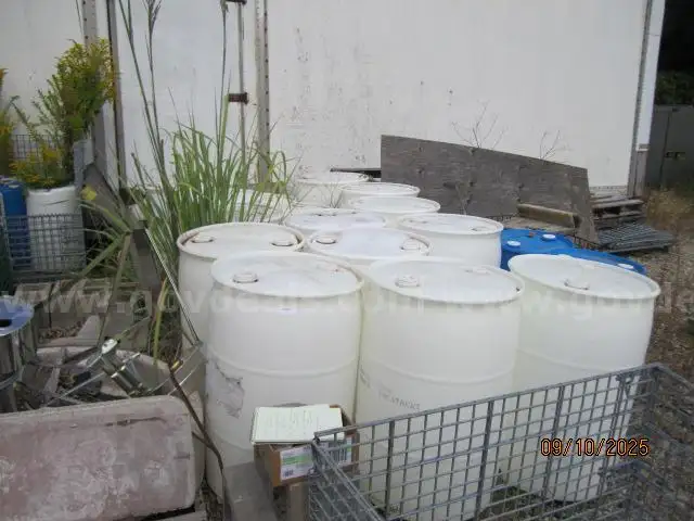 15 GAL PLASTIC BARREL