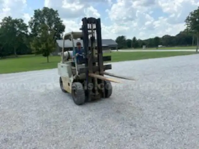 Clark Forklift, runs, drives, forks are good, propane tank not included