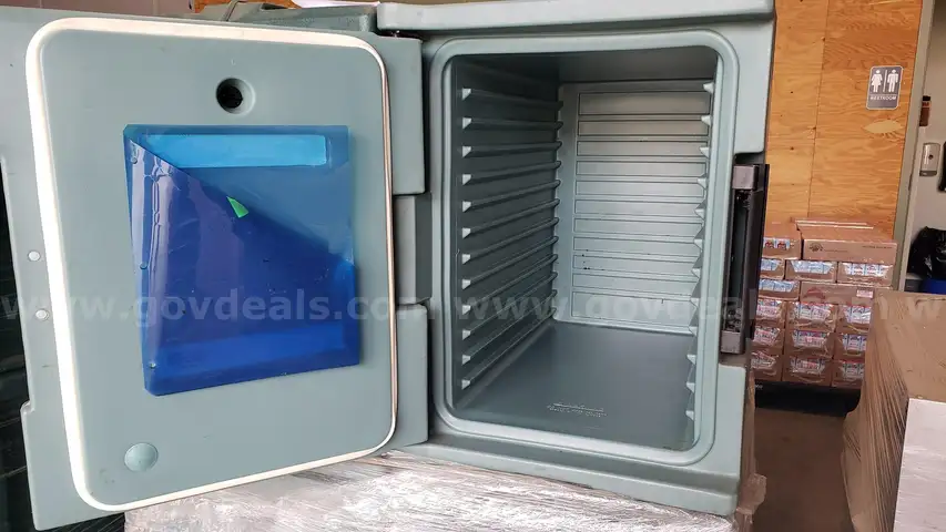 CAMBRO INSULATED FOOD CARRIERS