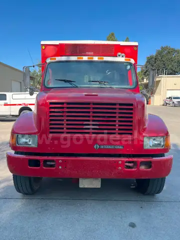2002 International 4900 Crew Bus