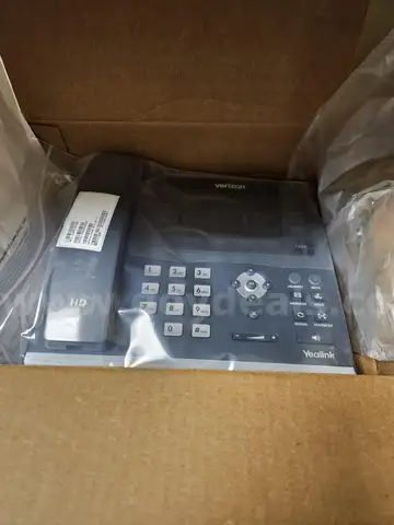 A Lot of (5) Yealink Voip Phones w/ 5 digital line extenders/5 external add on line displays