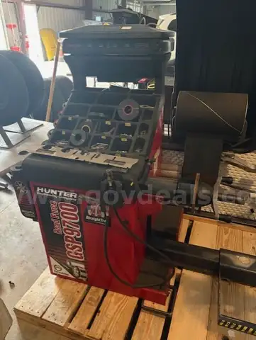 Hunter Road Force Tire Balancer
