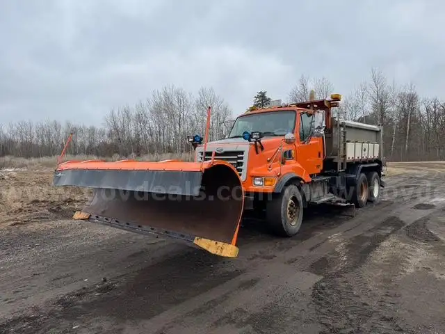Photo of a 2004 Sterling LT9500