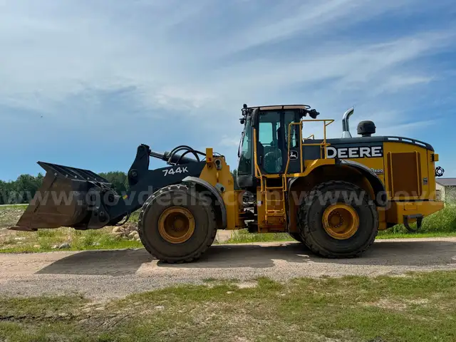 2012 John Deere 744K