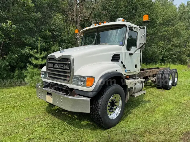 2005 Mack CV713 Granite