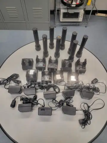 8 Streamlight Stinger flashlights and Charges, 3 replacement bulbs