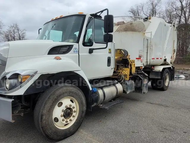 2016 International 7400 Heil Side Load Automated Refuse Truck