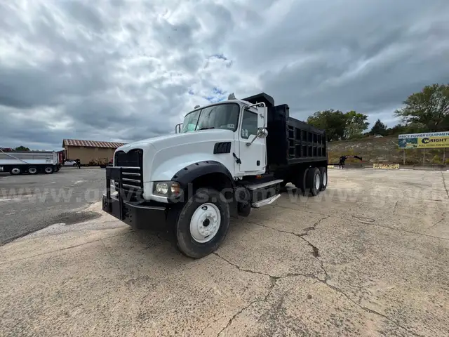 2009 Mack GU713