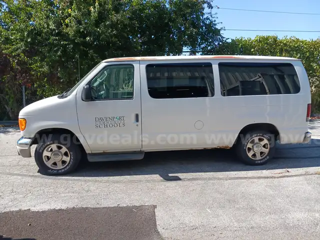 2004 Ford Econoline E-150 XLT Van