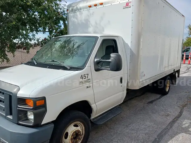2014 Ford E350 Super Duty Box